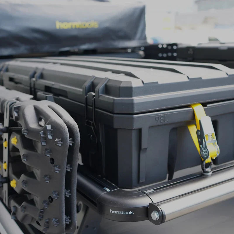 Dunkelgraue, robuste horntools transportbox dachbox offroad 98 liter aus hartschalenmaterial, transportbox wasserdicht