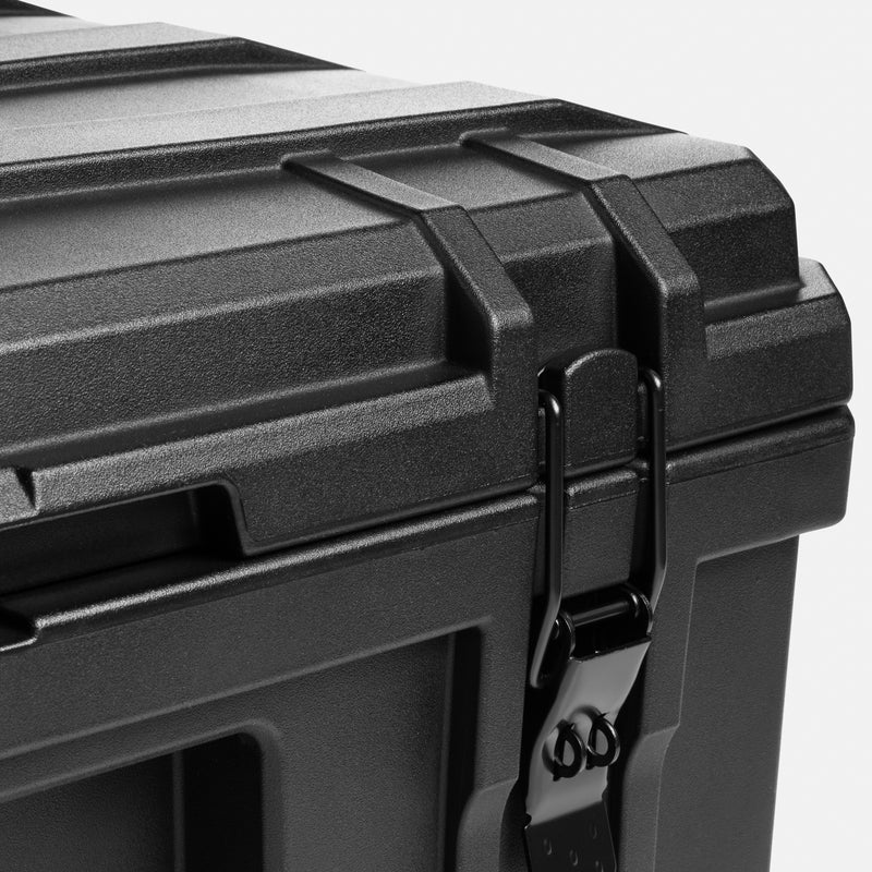 Schwarze robuste horntools transportbox dachbox offroad 98 liter aus kunststoff mit verstärkten ecken und sicherem verschluss wasserdicht
