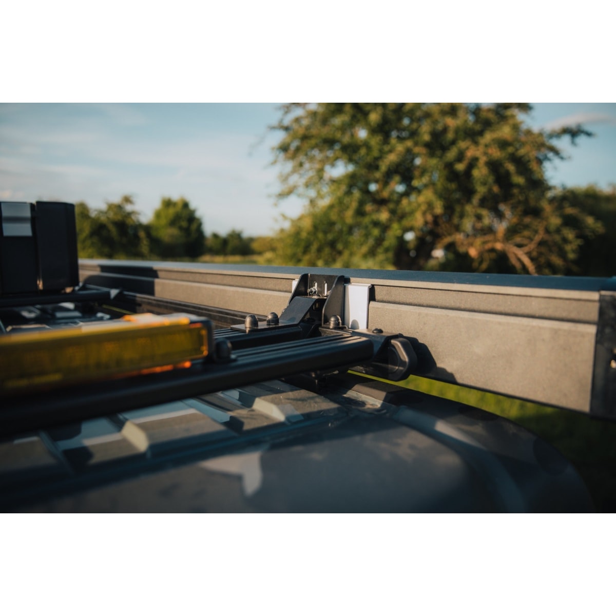 Dometic PerfectWall Markisen-Halterungen von Front Runner