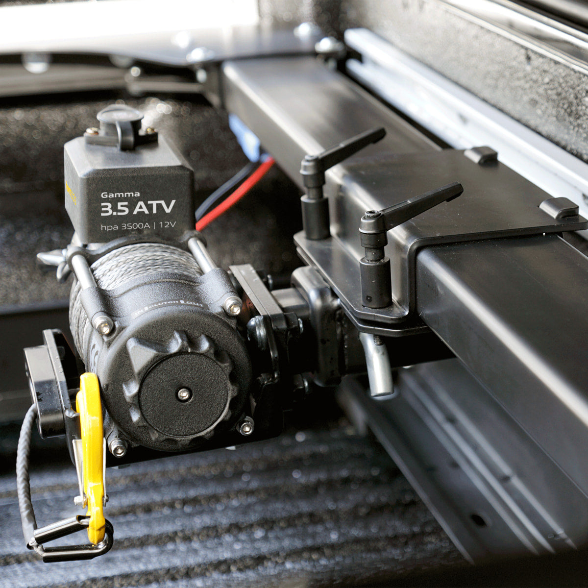 horntools Heckwindensystem Pick-Up Between inkl. Seilwinde