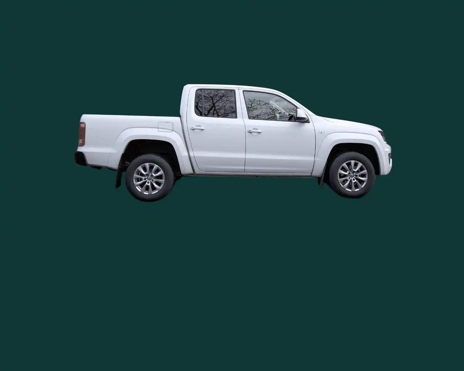 Weißer Pickup-Truck.