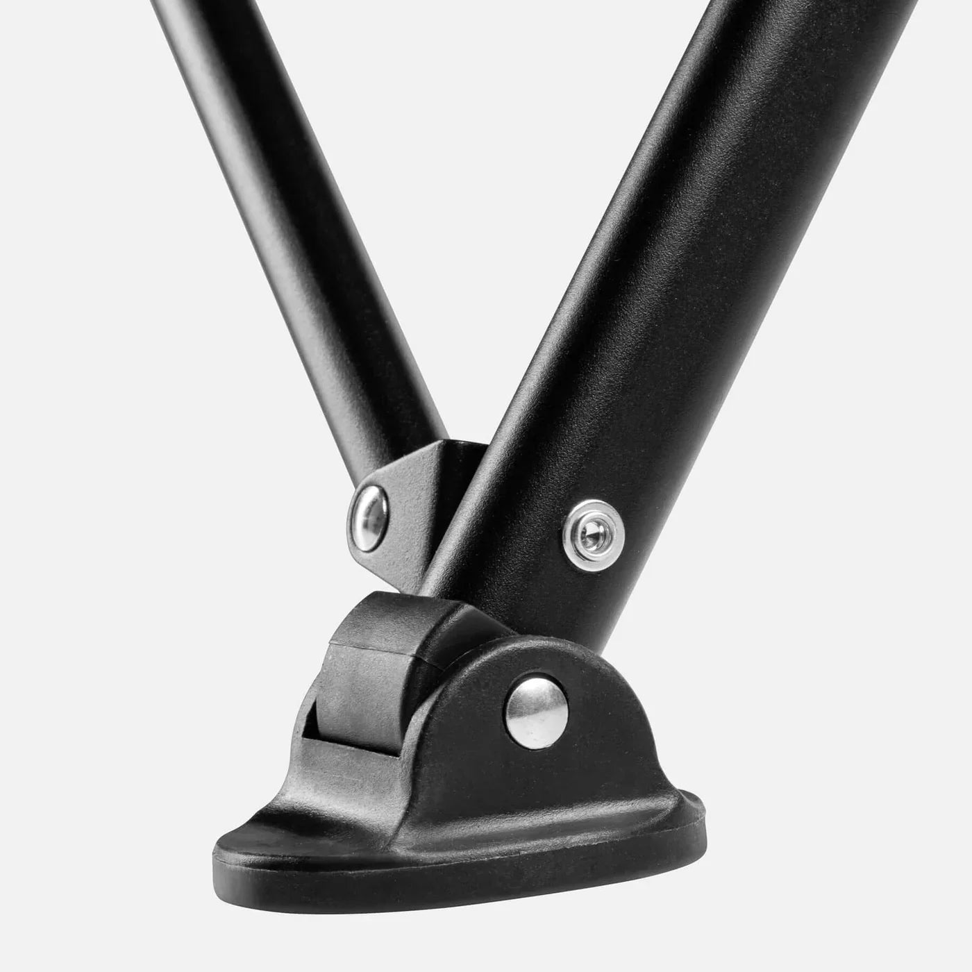 Schwarzes metallbein mit plastikfußplatte und silbernen schrauben eines horntools campingstuhl recliner mit verstellbarer rückenlehne