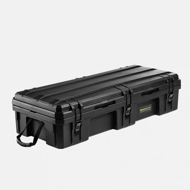 Schwarze horntools transportbox dachbox offroad 98 liter mit hartschale, verstärkten verschlüssen und spiralförmigem griff wasserdicht
