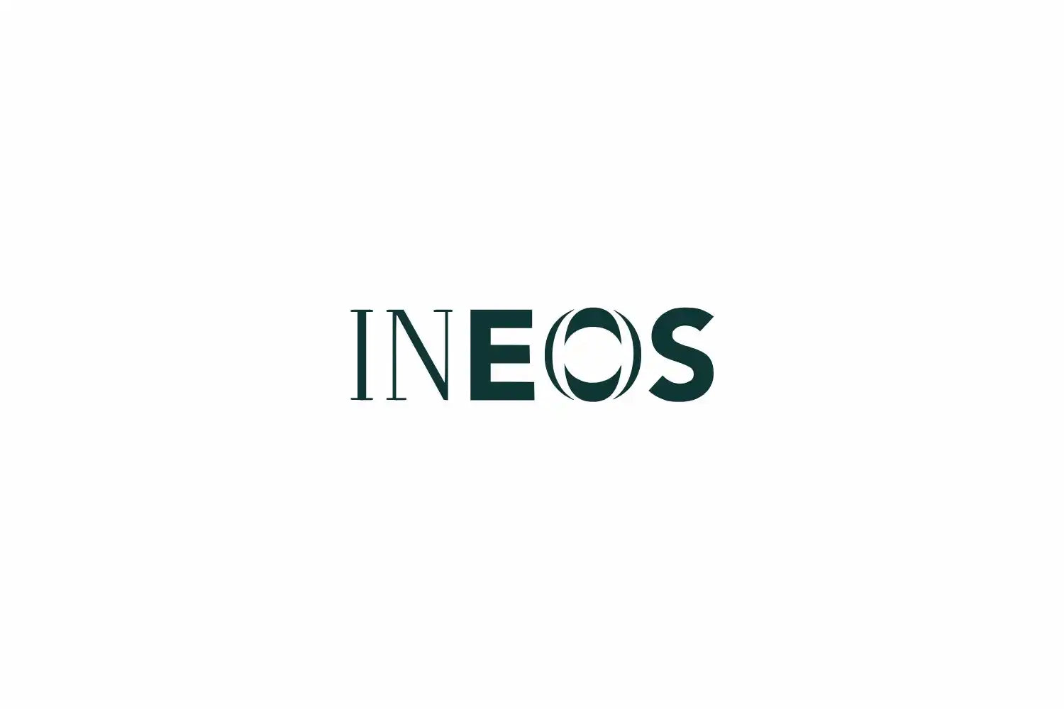 Grünes INEOS-Logo mit stilisierter Schriftart und einem kreisförmigen O-Symbol.