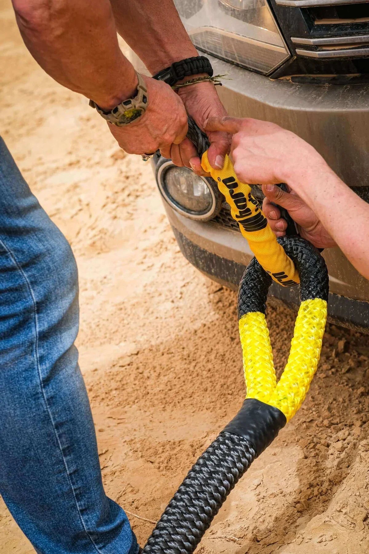 Gelb-schwarzes kinetisches bergeseil von horntools mit verstärktem griff für offroad bergung