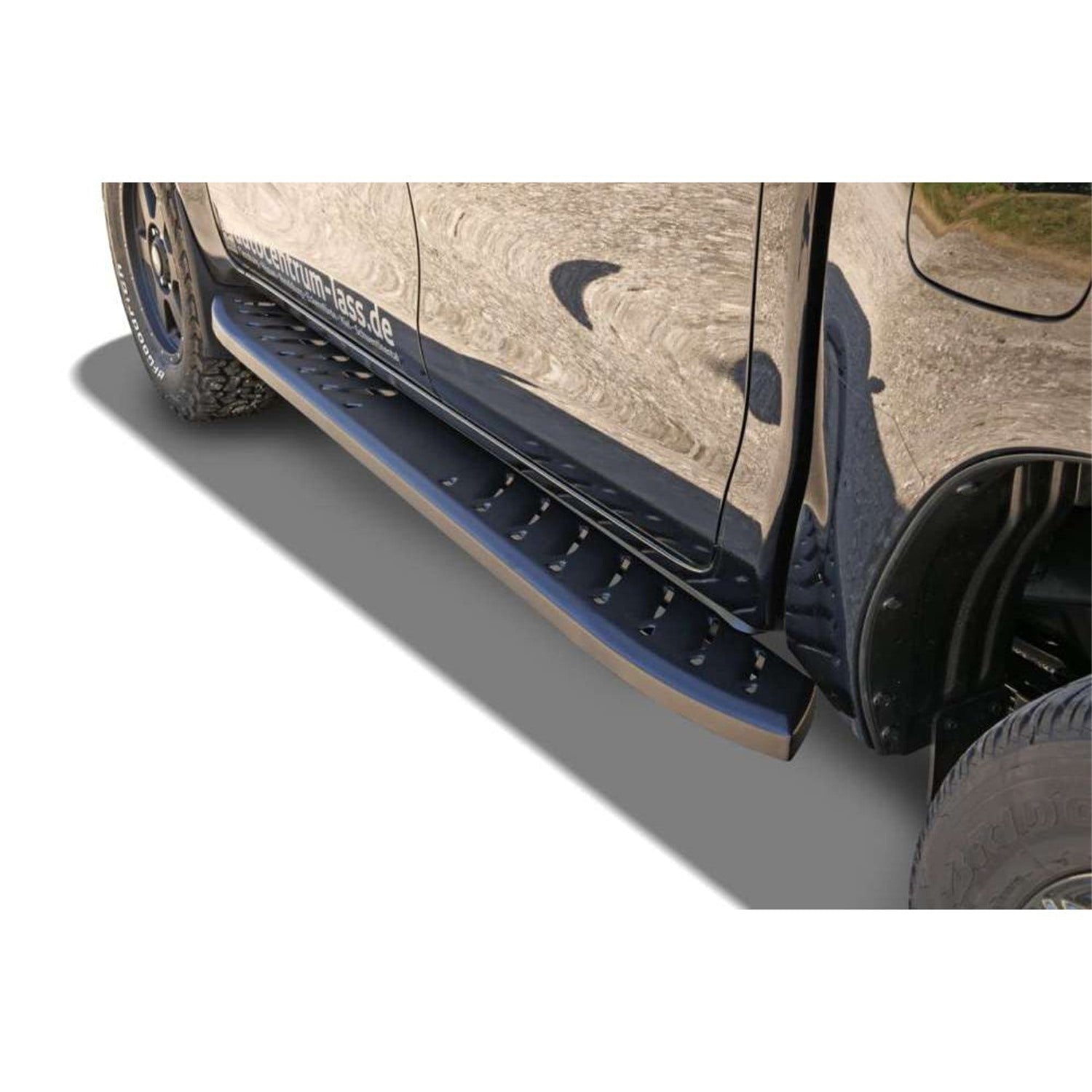 Schwarz matte Trittbretter für Toyota Hilux ab 2015 – Bild 2